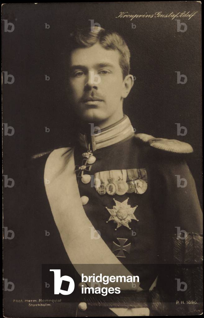 Ak Portrait of Crown Prince Gustaf Adolf in uniform, early years, (b/w photo)