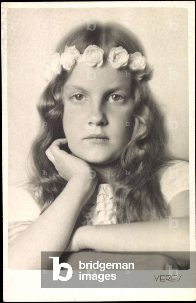 Ak Archduchess Margit of Austria, flower wreath in hair (b/w photo)