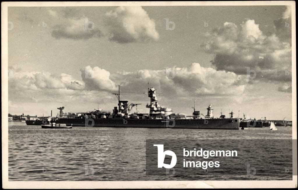 Kiel, German warships in the harbour from a distance