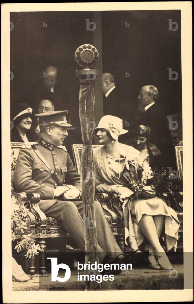 Ak King Albert of Belgium in the Grandstand, Festival (b/w photo)