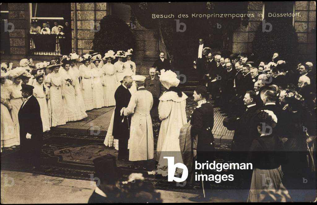 Ak Düsseldorf, visit of the Crown Prince couple, reception, spectators (b/w photo)