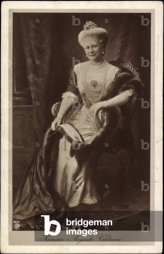 Empress Auguste Viktoria in crown and fur