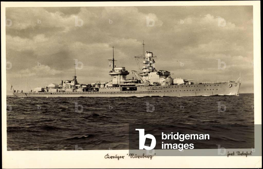 Cruiser Nuremberg in motion, cannon towers