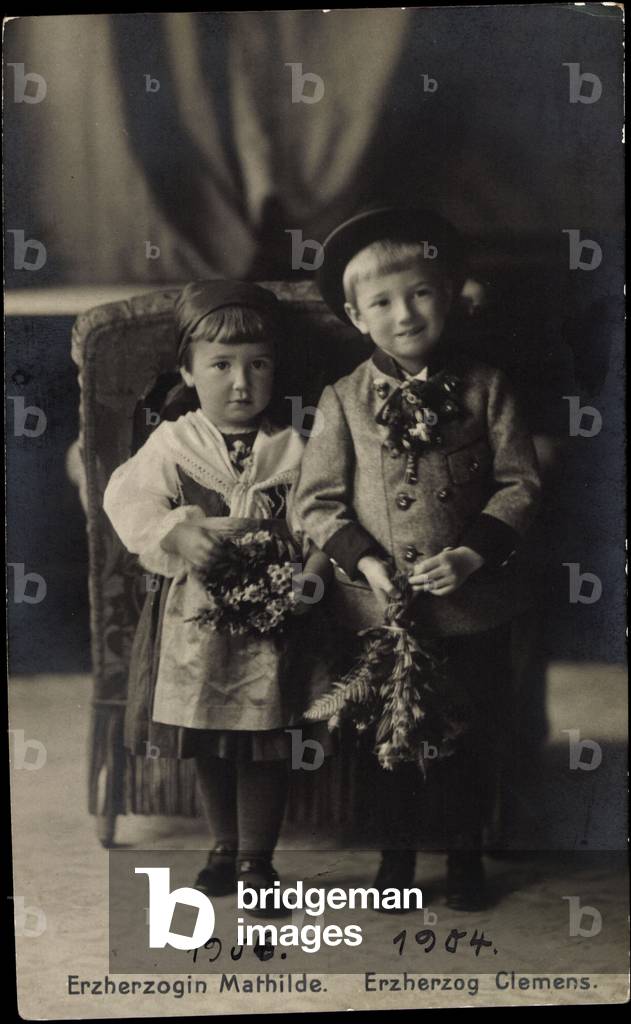 Ak Archduchess Mathilde with Archduke Clement of Hungary (b/w photo)
