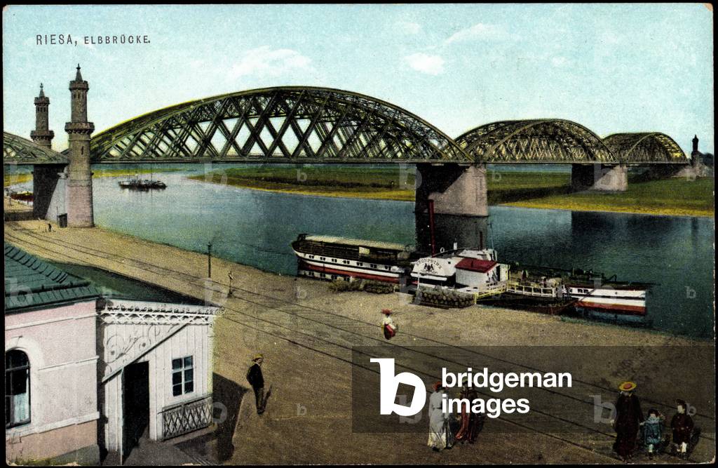 Riesa, view to the Elbe bridge, steamer, pedestrian