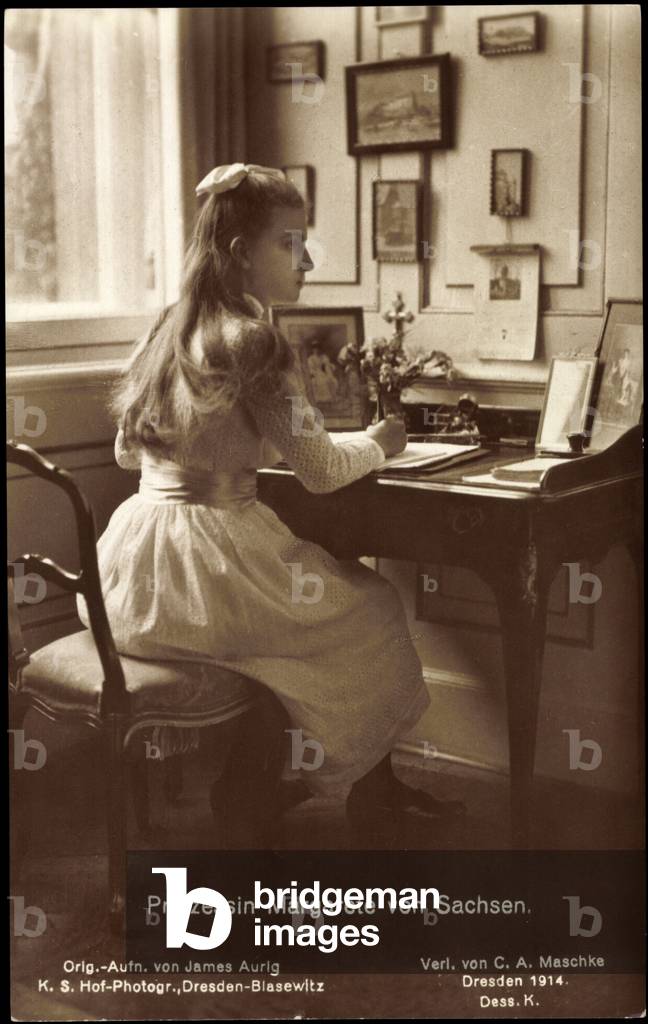 Ak Princess Margarete of Saxony, Desk (b/w photo)