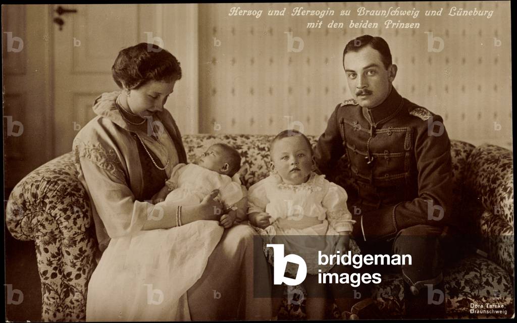 Ak Herzog Ernst August von Braunschweig Lüneburg, wife, prince (b/w photo)