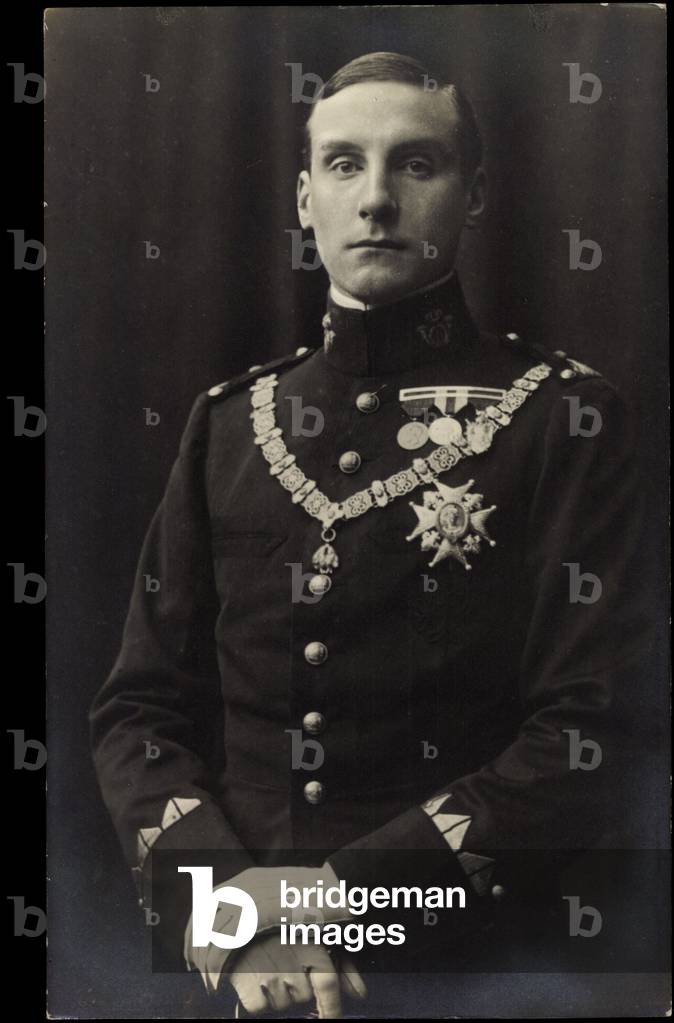 Photo Ak Infant Don Ferrando of Spain, Uniform, Order, Chain (b/w photo)