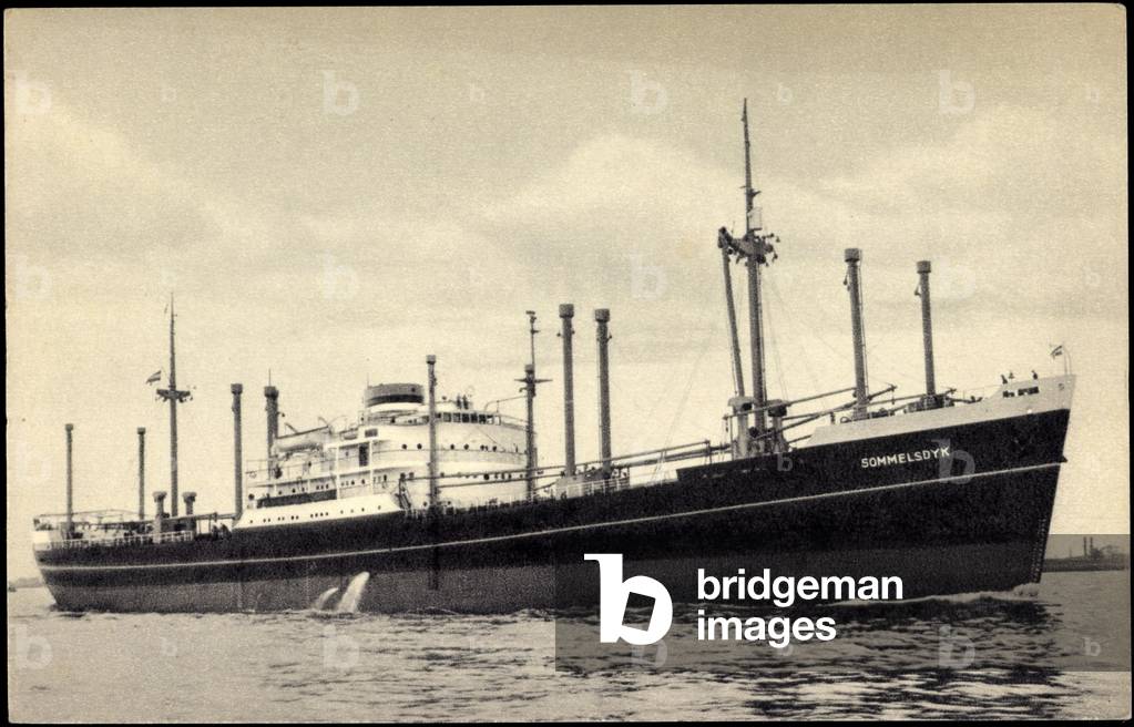 HAPAG, steamship M.V. Sommelsdyk near the shore