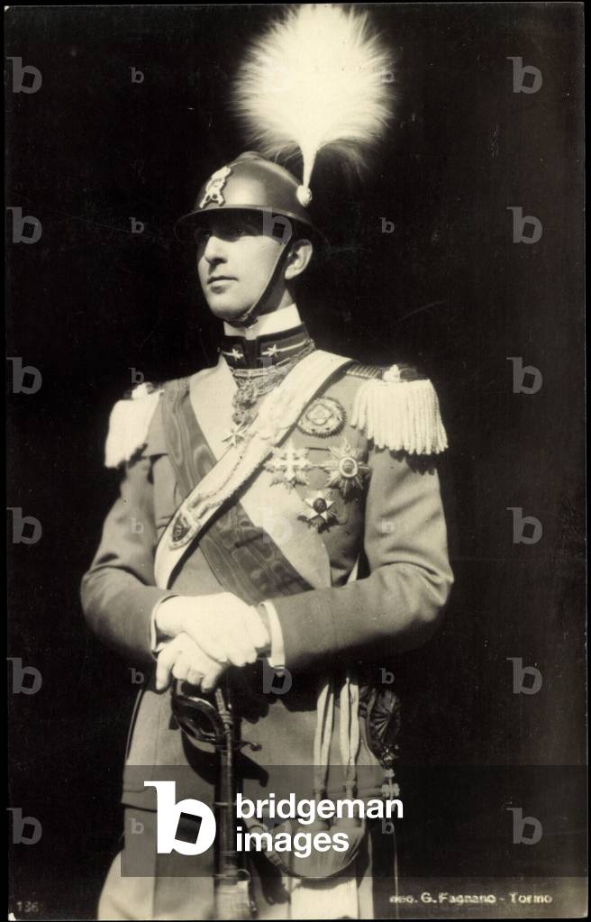 Ak King Umberto of Italy in uniform with breast star (b/w photo)