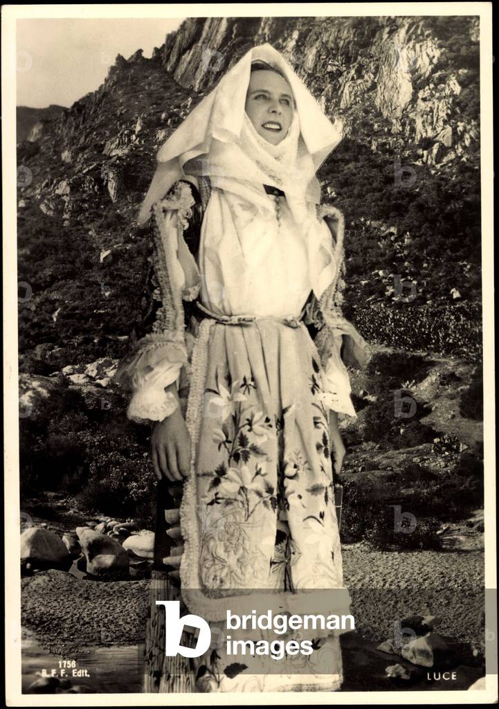 Ak S.A.R. Princess of Italy in traditional costume (b/w photo)