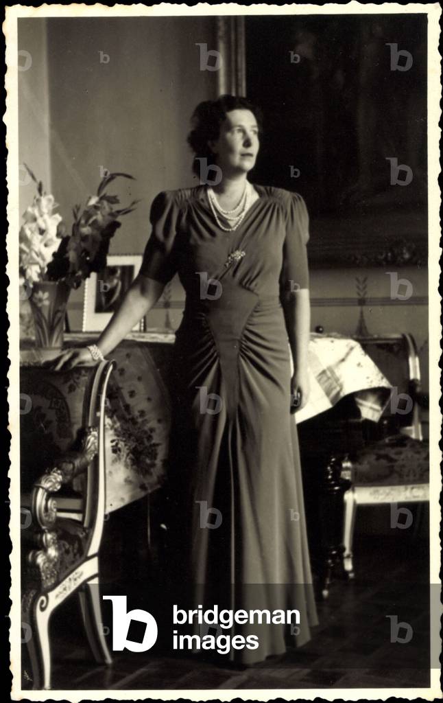 Photo Ak Grand Duchess Maria Kirillovna of Russia and Princess of Leiningen (b/w photo)