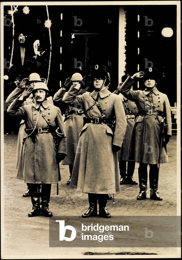 Netherlands, Prince Bernard in uniform, salut, soldiers