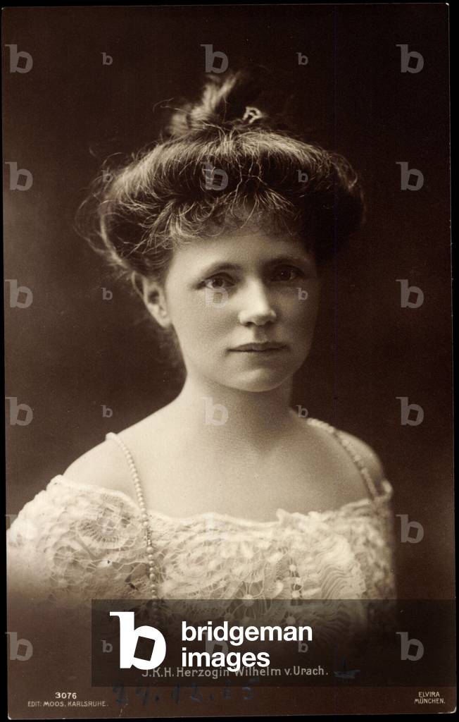 Ak Duchess Amalie von Urach, Portrait, Frau von Wilhelm, Pearl Necklace (b/w photo)