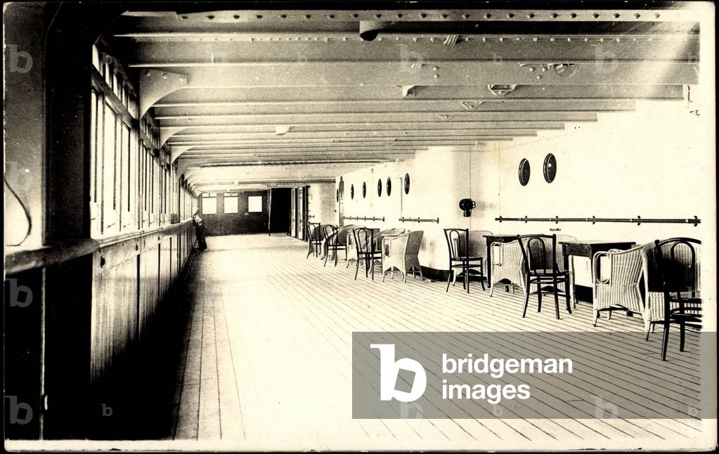 Photo HAPAG, Steamship Albert Ballin, Promenade Deck
