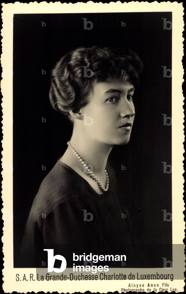 Ak Grand Duchess Charlotte of Luxembourg, Portrait, Pearl Necklace (b/w photo)