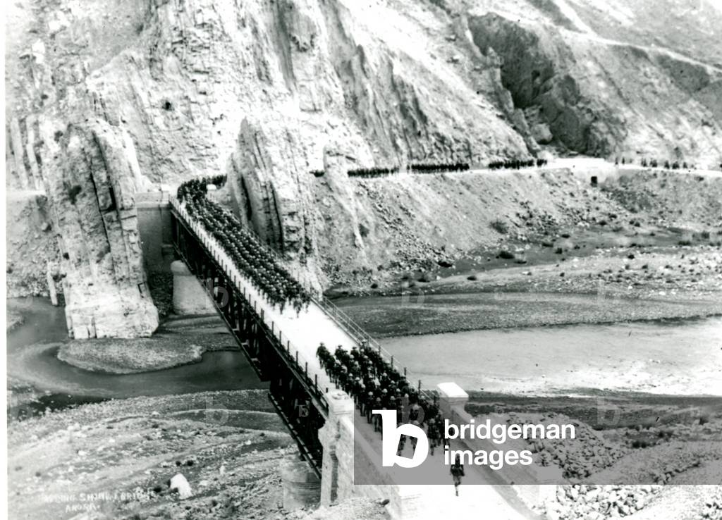 Troops on Shinkai Bridge, northwest Pakistan, border with Afghanistan, 1933 (photo)