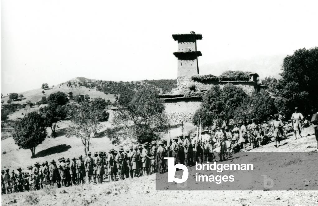 Troops near Wazir Village, northwest Pakistan, border with Afghanistan, 1933 (photo)
