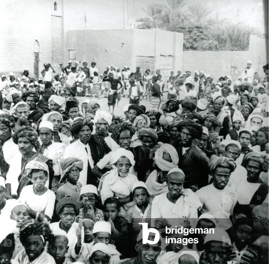 Crowd outside the peace conference, 1937 (b/w photo)