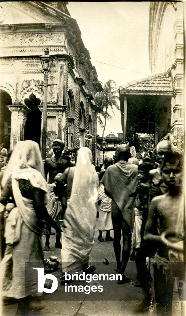 Pilgrims at Kali Temple, Calcutta, August 1918 (b/w photo)