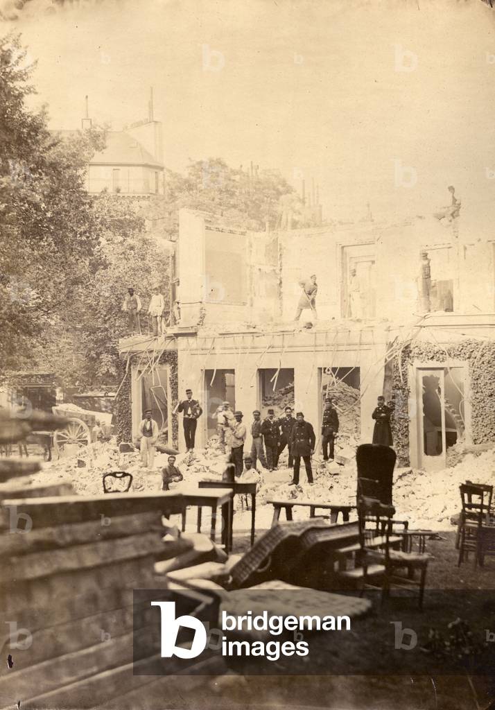 No. 9 - Demolition of the House of Monsieur Thiers, Place St. Georges, May 1871 (b/w photo)