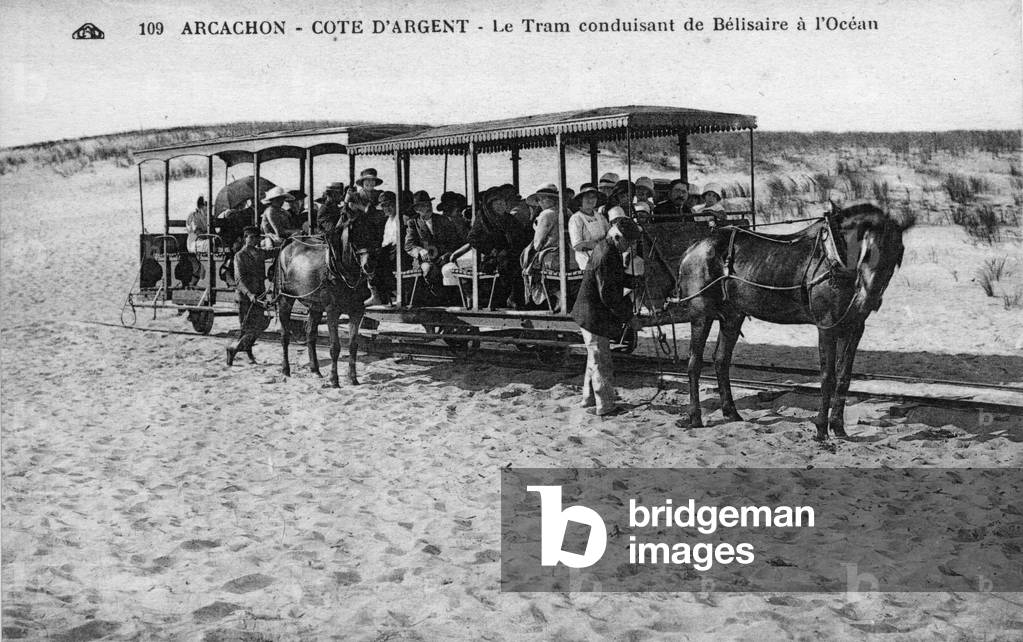 Basin d'Arcachon, Cote d'Argent: the tram on the beach leading from Belisaire to the Ocean. Postcard, 20th century.