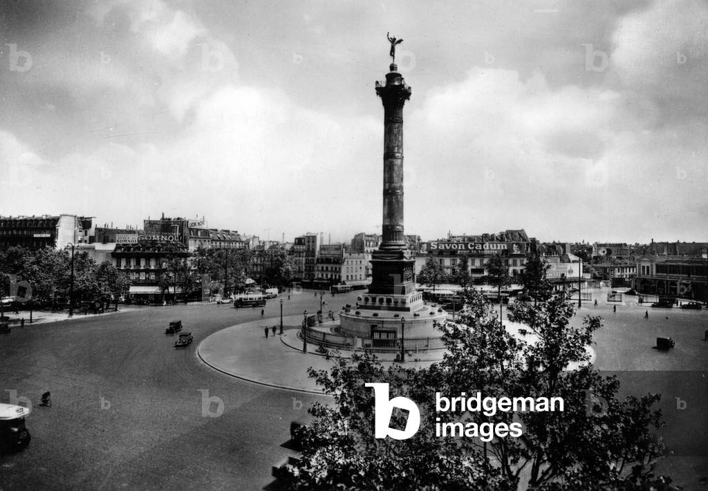 Place de la Bastille and Column de July in Paris.
