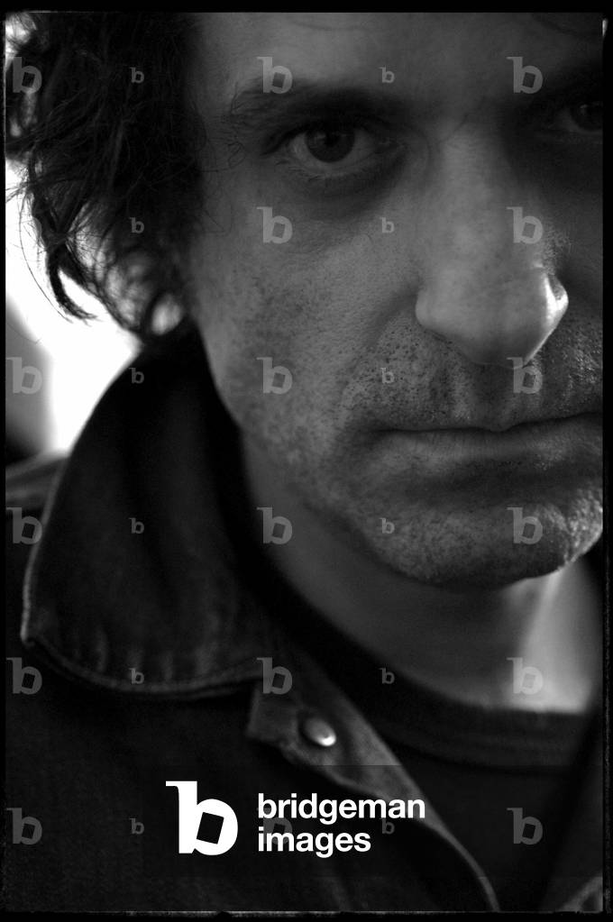 Portrait of Georges Betzounis, singer and guitarist.