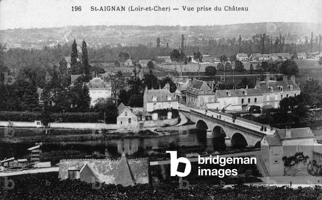 General view of the city of Saint Aignan (Saint-Aignan, Loir et Cher, Centre): view taken from the Chateau. Postcard, 20th century.