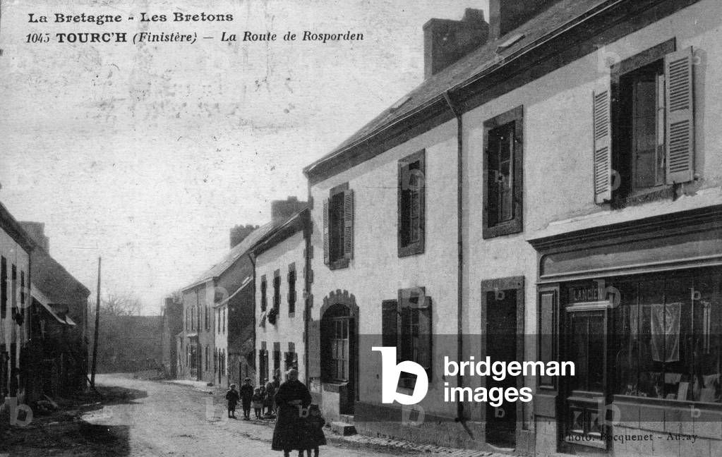 The town of Tourc'h (Finistere, Brittany): the road to Rosporden. Postcard, 20th century.