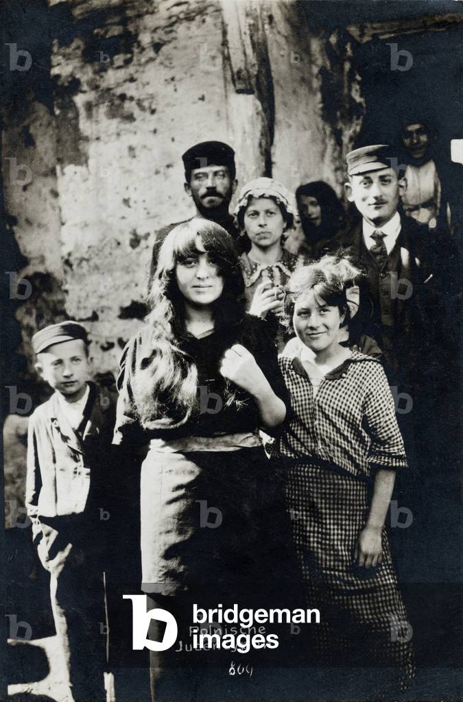 Group portrait of Polish Jews, 1914-1918 Atmospheric sunlit portrait, including children