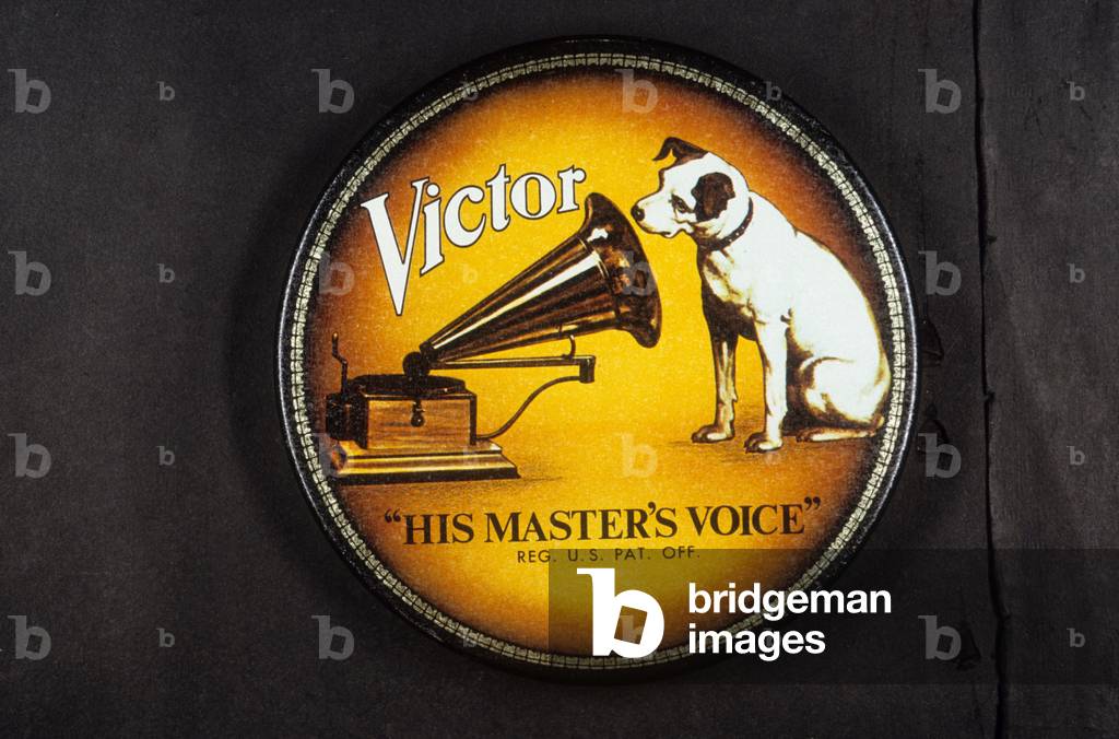 Advertising for the gramophone (phonograph) Victor England, His master's voice La Voice de son Maitre 1910