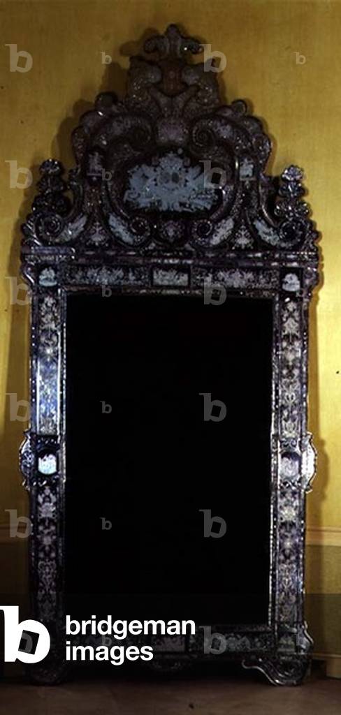 Looking glass, with House of Nassau coat of arms, engraved by Carl Sang, 18th century (glass)