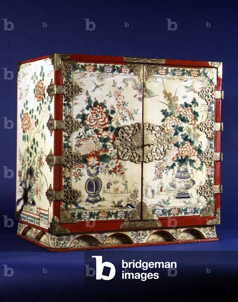 Painted cabinet, 18th century (cream lacquer)