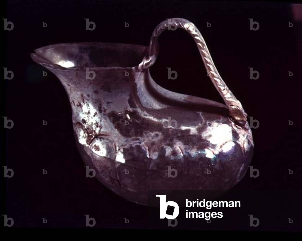 Drinking cup, 8th-9th century BC (glass)