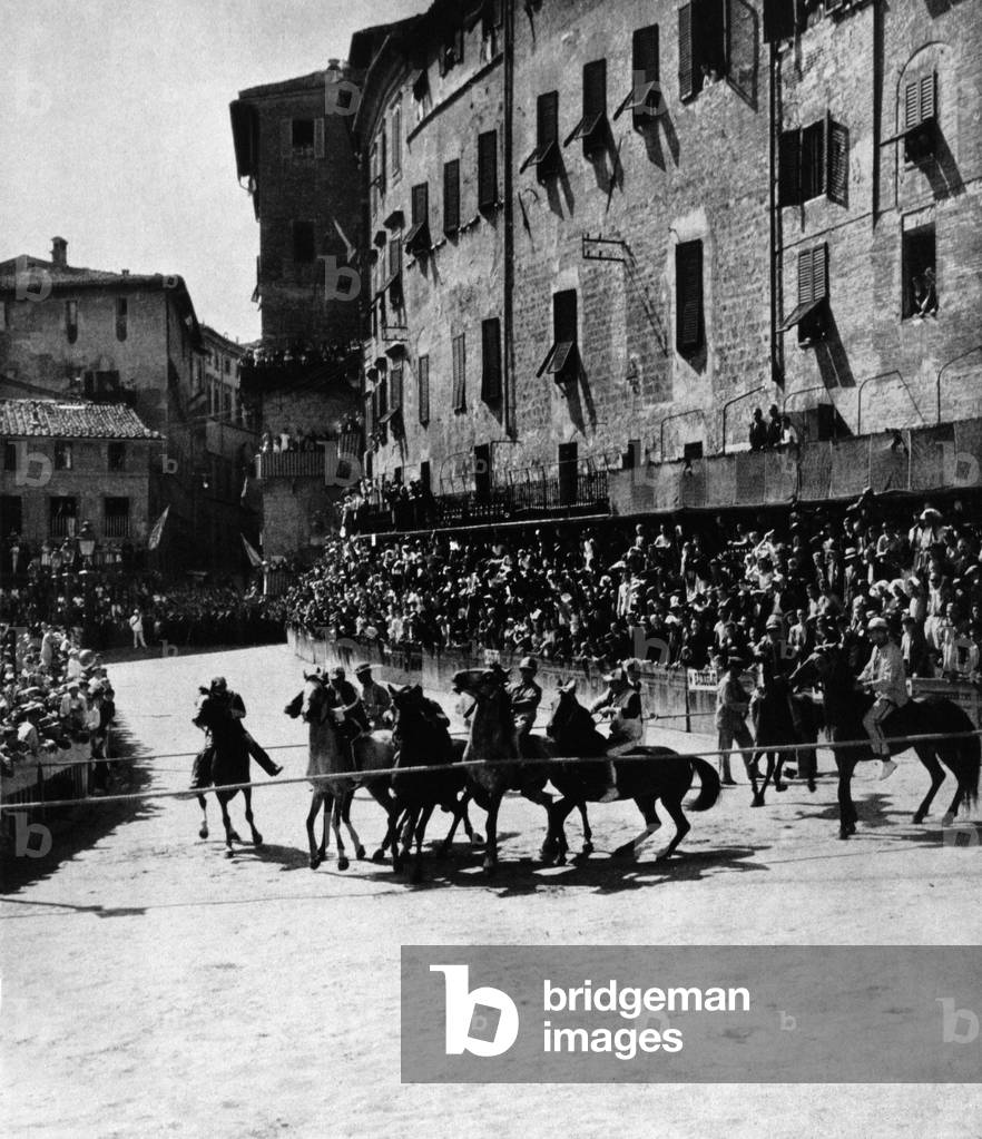 The Start of the 'Corsa del Palio' in the Campo (photo)