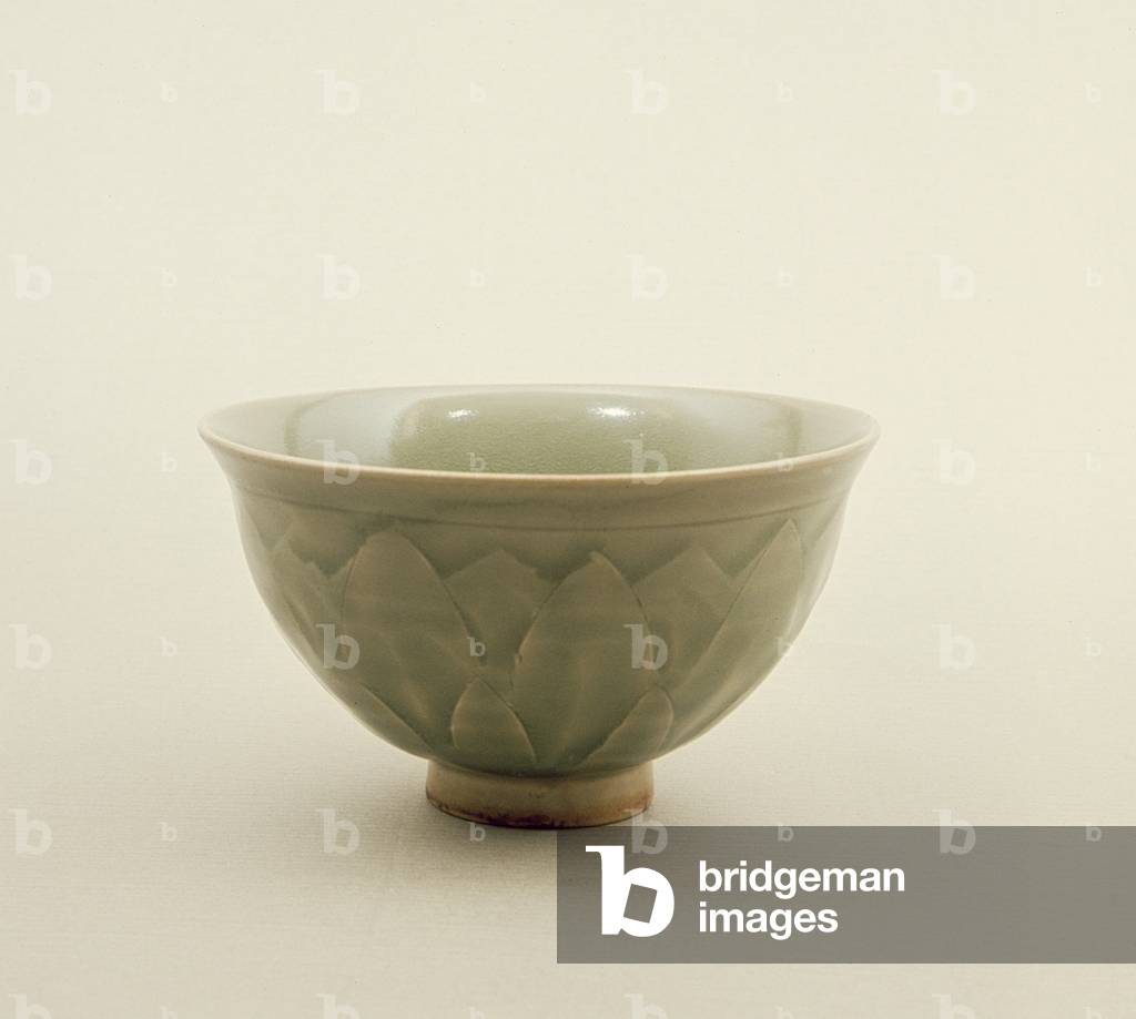 Ciotola di celadon settentrionale, decorata con disegno a petalo di loto, dinastia Sung (960-1280) (celadon wa