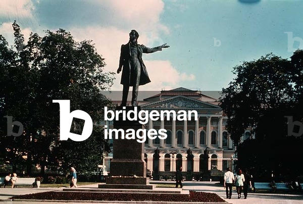 The Pushkin Monument with the Russian Museum Behind (photo)