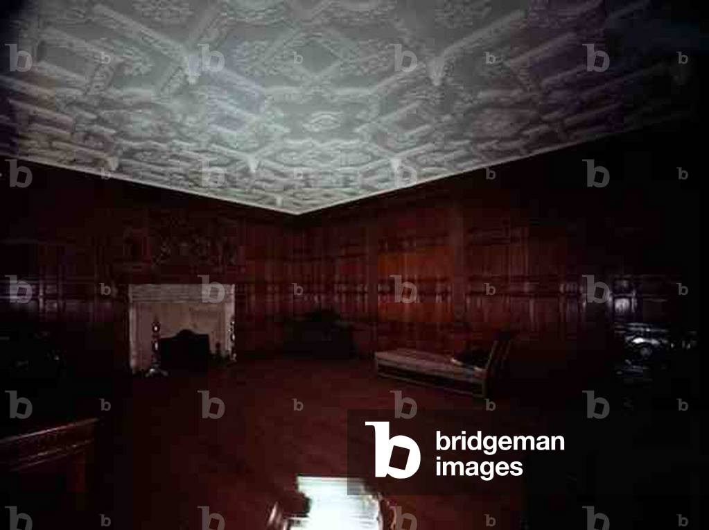 Panelling and chimney-piece from the Old Palace, Bromley-by-Bow, c.1605 (photo)