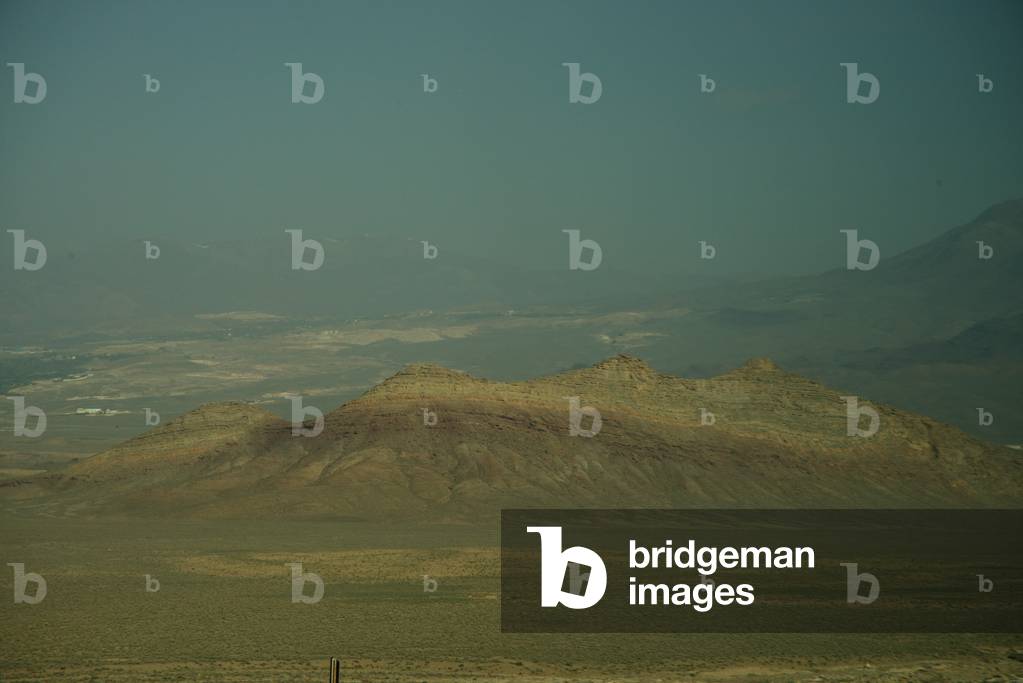 Landscape on the road between Isfahan and Natanz, Iran (photo)