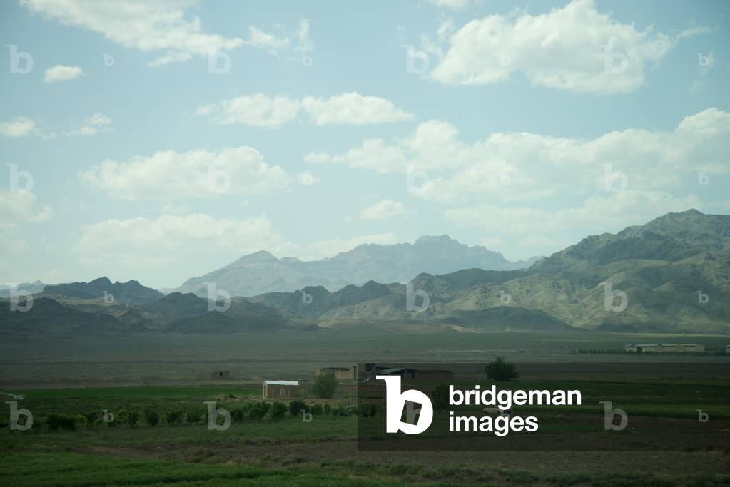 Landscape on the road between Kashan and Teheran (photo)