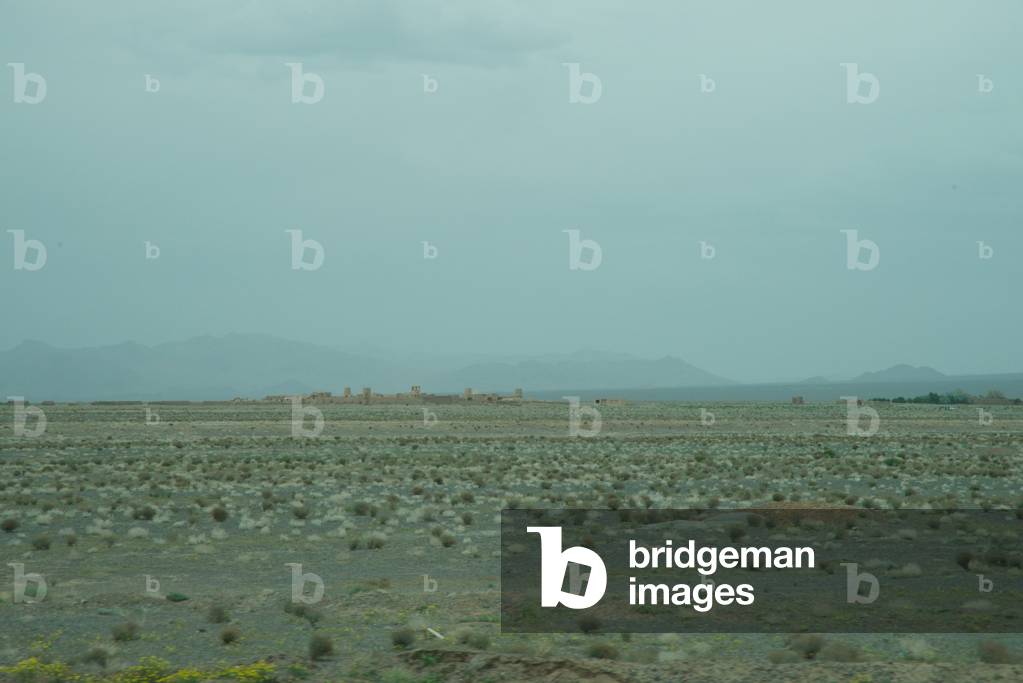 Landscape on the road between Na'in and Isfahan, Iran (photo)