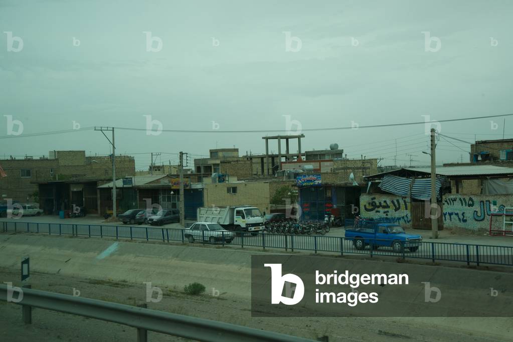 Landscape on the road between Na'in and Isfahan, Iran (photo)
