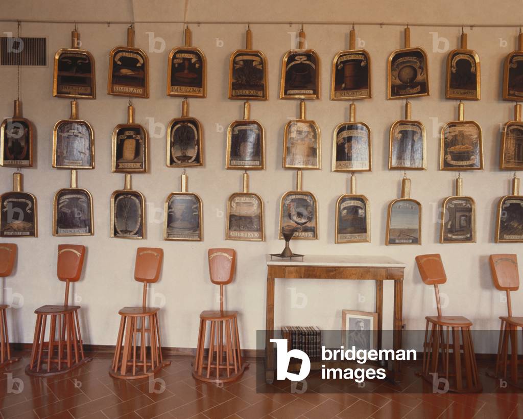 View of the decorated 'Pale' or shovels used for bread baking (photo)