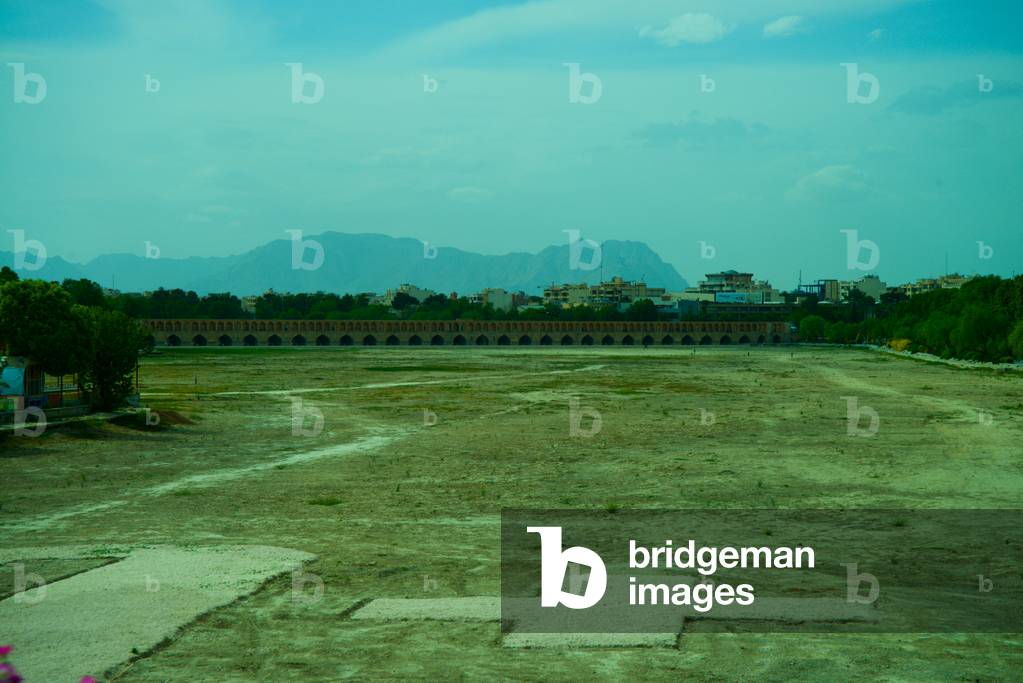 Si-o-Seh Bridge / The 33 arches bridge, Isfahan, Iran (photo)