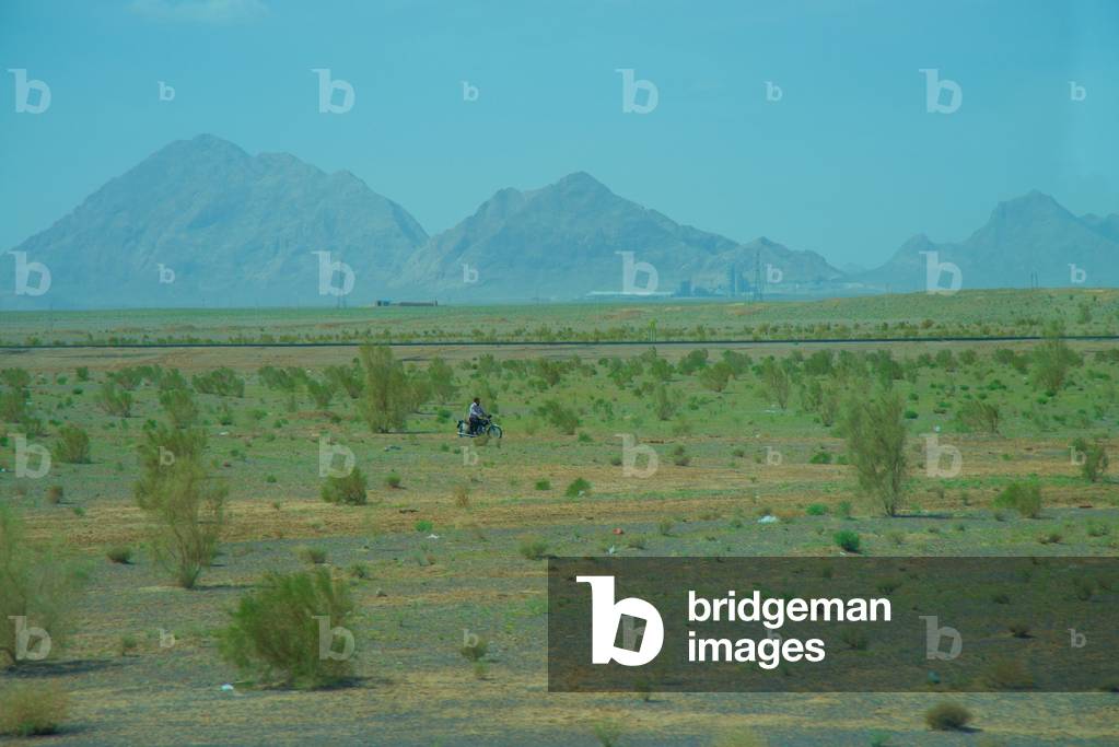 Landscape on the road between Ardekan and Na'in Caravanserai (photo)
