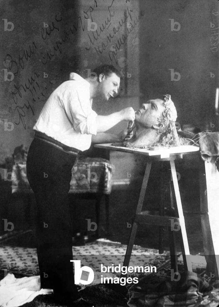 Feodor Chaliapin sculpting a self portrait, c.1911 (b/w photo)