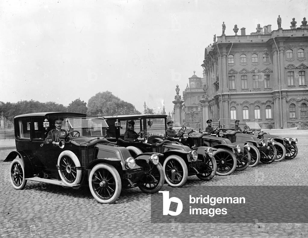 Russian 'Reno' cars on the Palace Square, St. Petersburg, 1900s (b/w photo)