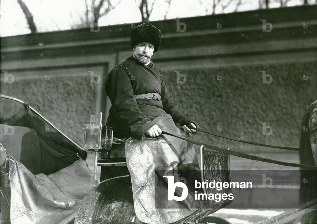 A cab driver (izvoshniki) on the Nevsky Prospekt, St. Petersburg (b/w photo)