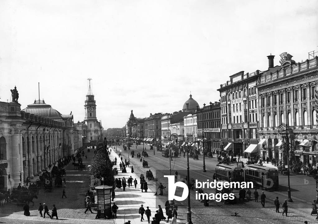 Nevsky Prospekt, St Petersburg, 1913 (b/w photo)